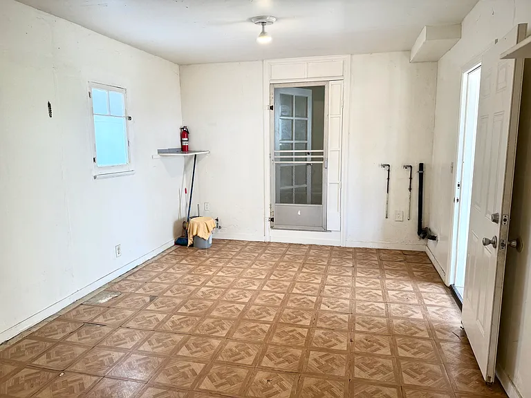 1-car garage
