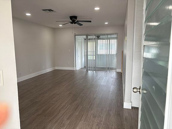 4th image of 2930 Crosley Dr E APT J