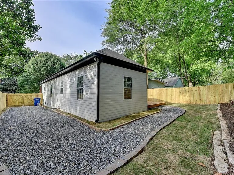 663 Bryan St SE — Photo 10