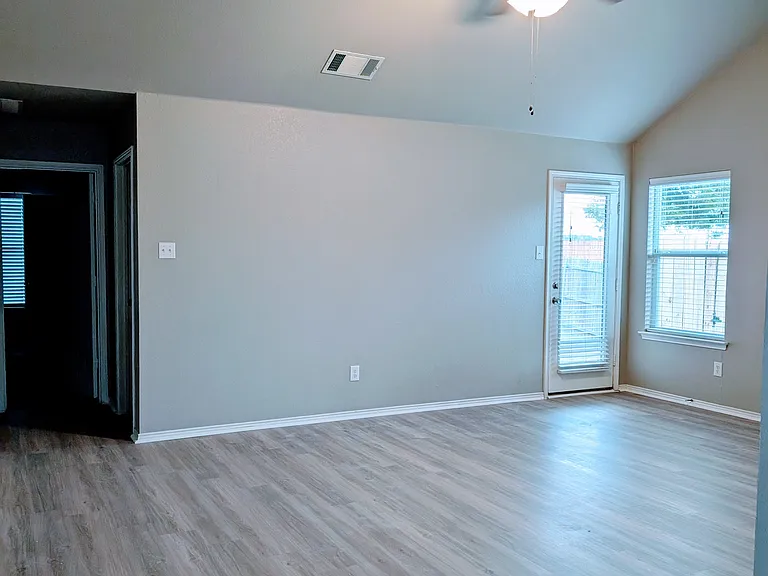 525 Oxford Loop — Photo 33