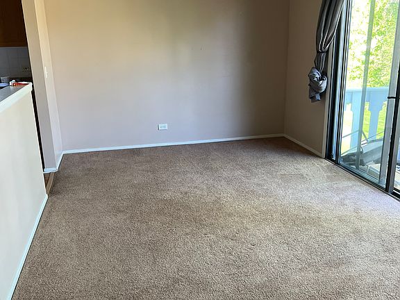 5th image of 1102 Woodbury Ln APT B2