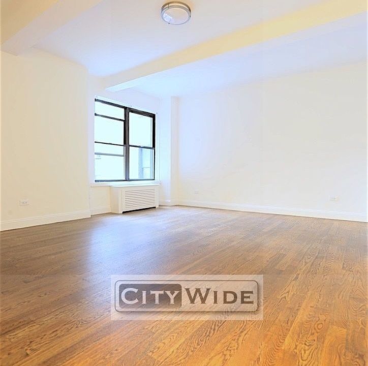 2nd image of 160 W 73rd St APT 7E