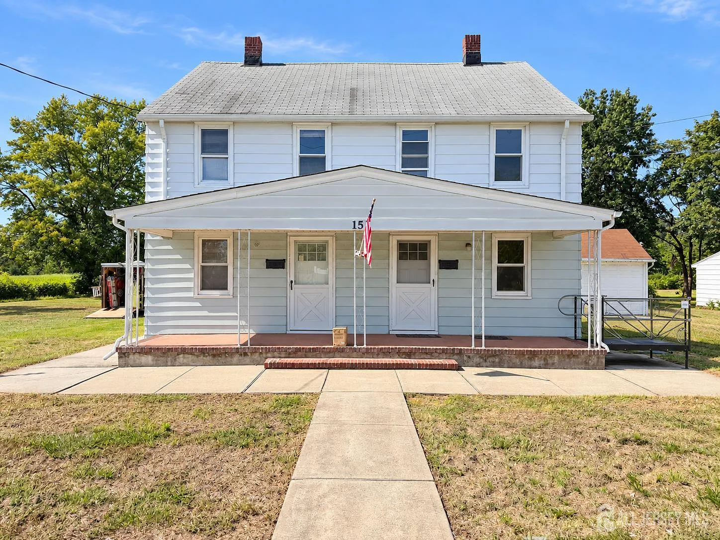 3 bed, 1.0 bath, 1200 sqft, $3,000 — Photo 1