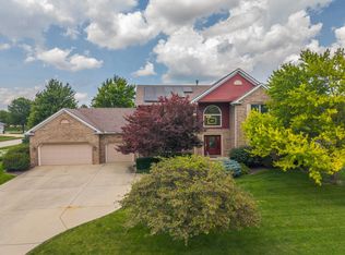 3102 Wisteria Ln, Bloomington, IL 61704
