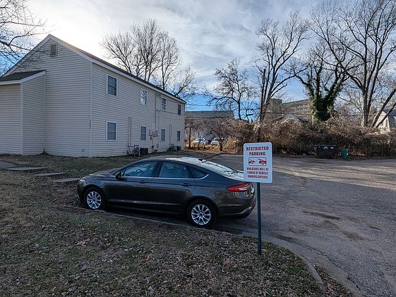 2nd image of 1401-1403 McCain Ln