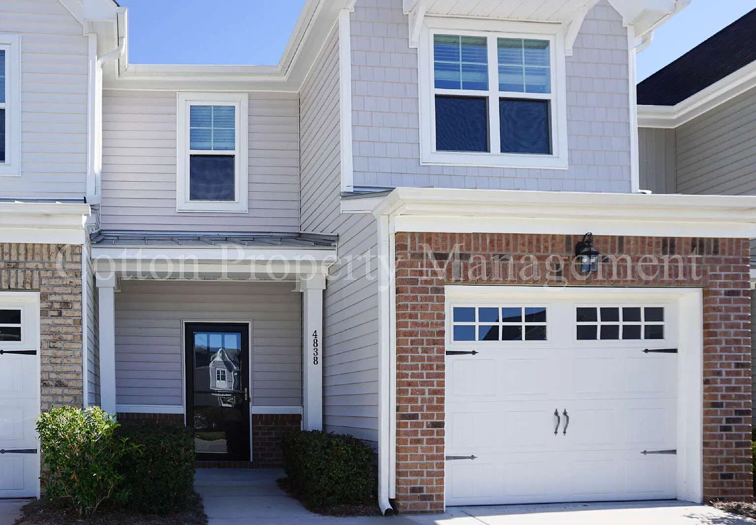 3 bed, 2.5 bath, 1637 sqft, $2,100 — Photo 3