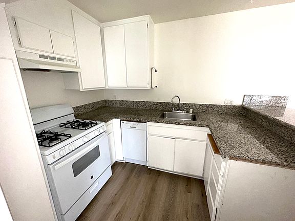 4th image of 1048 Newport Ave APT 1