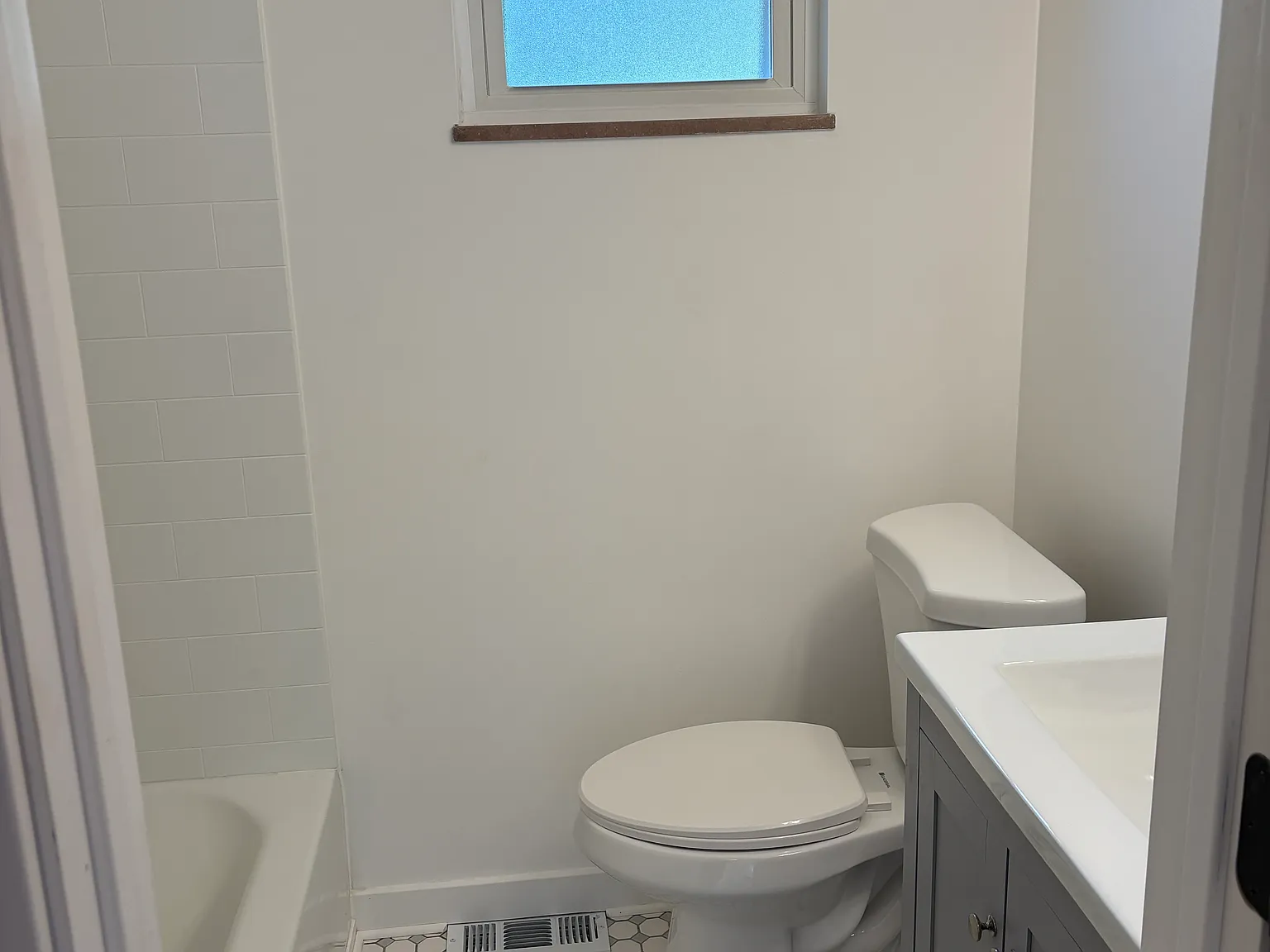 3 bed, 1300 sqft, $2,500 — Photo 4