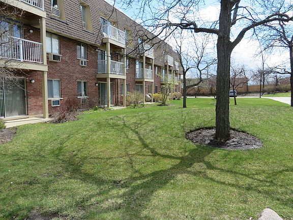 5th image of 4 Villa Verde Dr APT 109