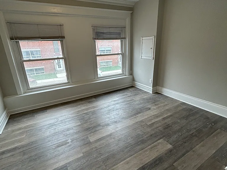 144 Locke St S #3 — Photo 10