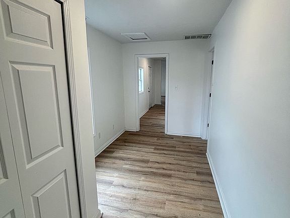 2nd image of 831 Meigs Ave