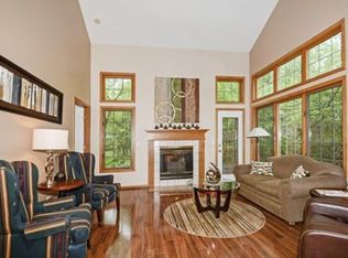 1890 Beebe Rd N, Maplewood, MN 55109