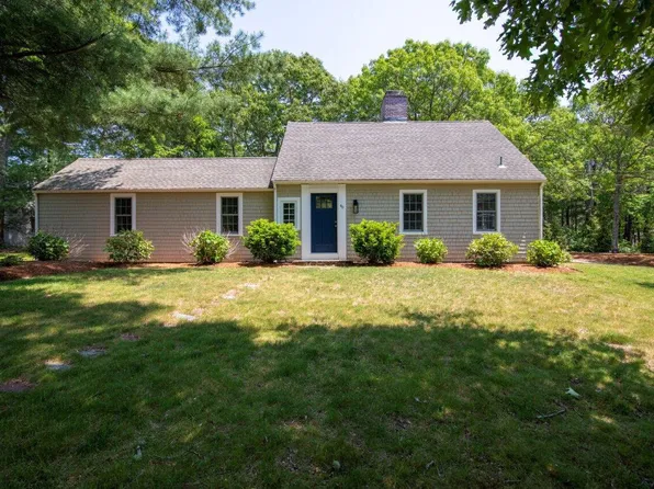 40 Halyard Lane, Mashpee, MA 02649