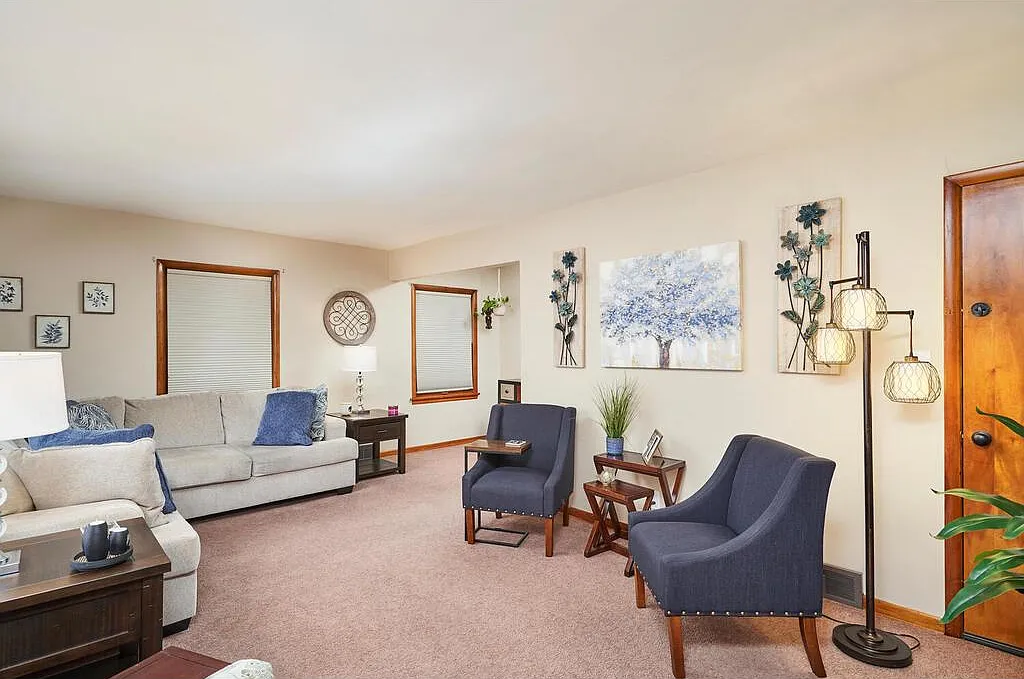 2 bed, 912 sqft, $1,250 — Photo 2