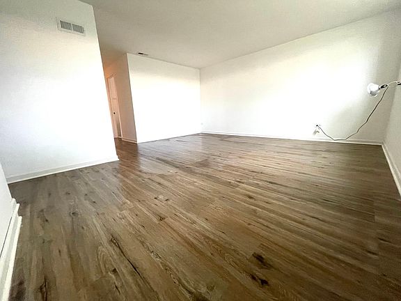 3rd image of 3720 N Harlem Ave
