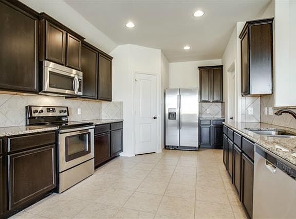 4th image of 410 Lake St