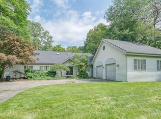 28500 Herndonwood Dr, Farmington Hills, MI