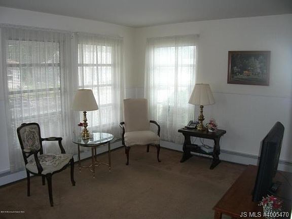 3rd image of 22 Stockport Dr