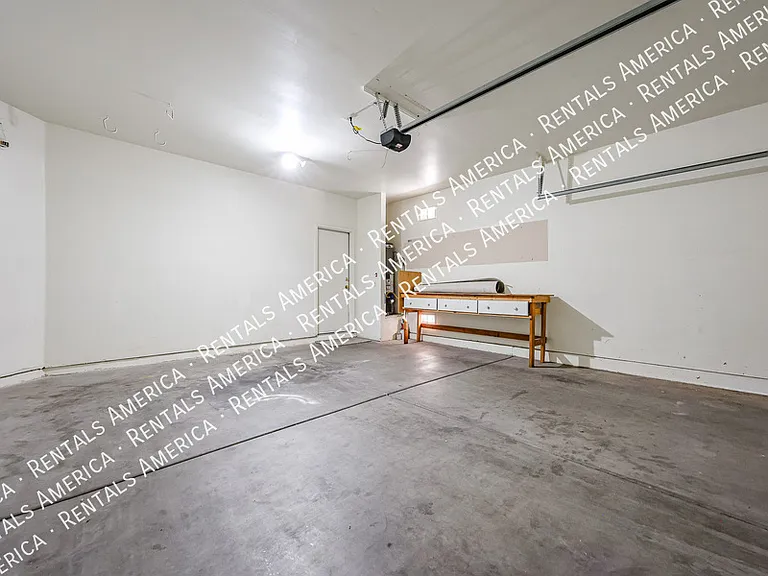 1356 E Clifton Ave — Photo 28