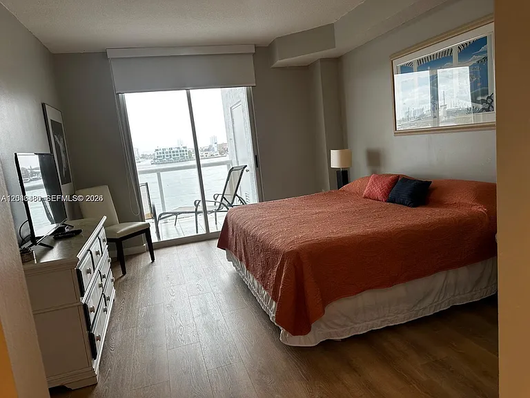 17050 N Bay Rd #407 — Photo 11