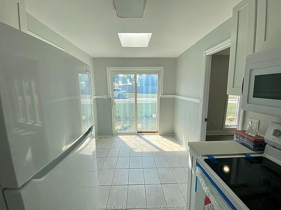 4th image of 1296 Elm Ave