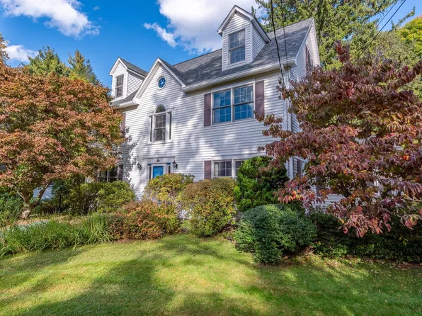 18 Dana St, Amherst, MA 01002
