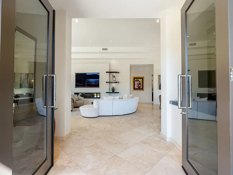 16 Judd Ter — Photo 2