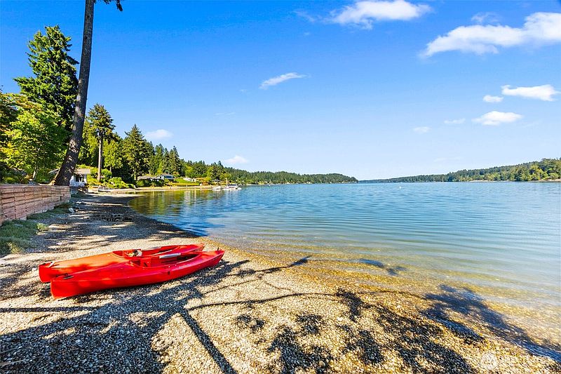 4th image of 2922 Madrona Beach Road NW