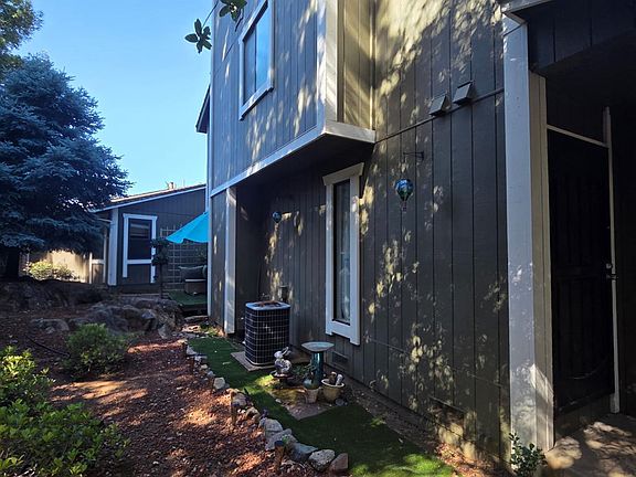 4th image of 3240 Heights Dr