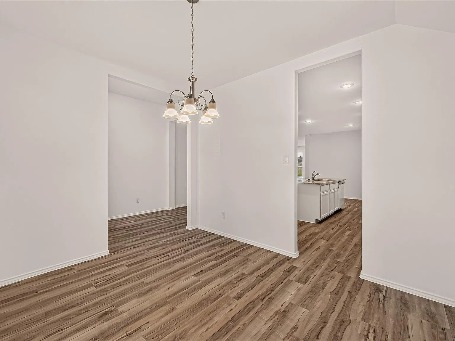 3 bed, 2.0 bath, 1777 sqft, $2,350 — Photo 4
