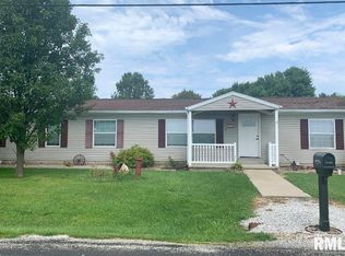 902 W South St, Girard, IL