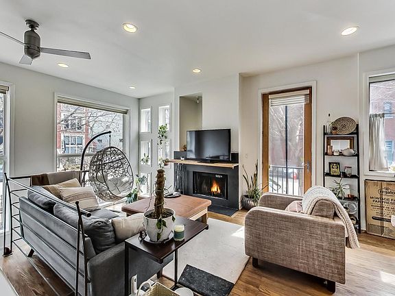 3rd image of 900 N Wood St #1S