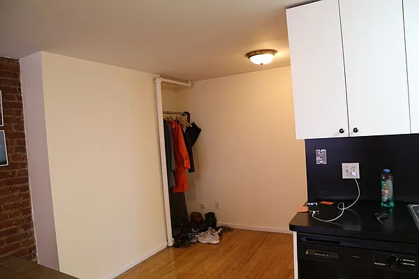 Rented by Rapid Realty Cobble Hill | media 32