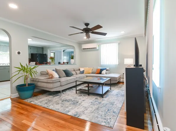 79 Leo Ave, Dracut, MA 01826