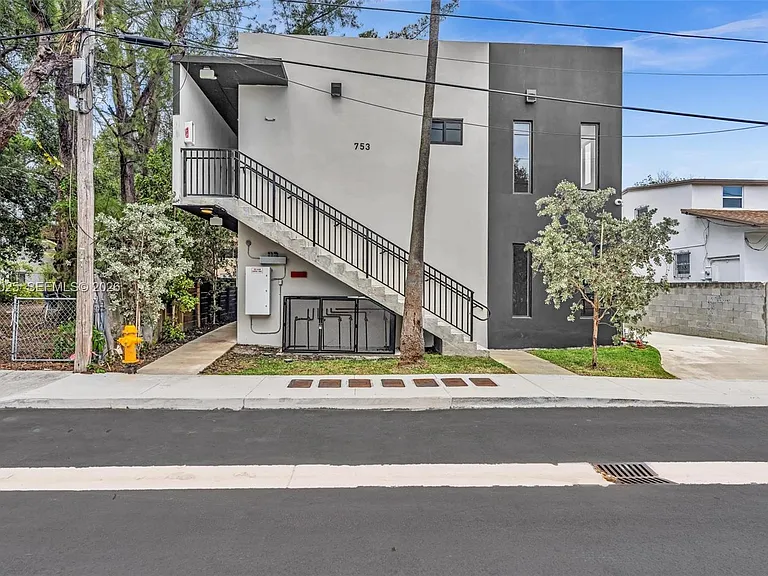 753 NW 30th St #3 — Photo 23