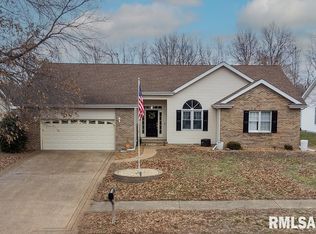 4328 Woodglen Ln, Mount Vernon, IL 62864