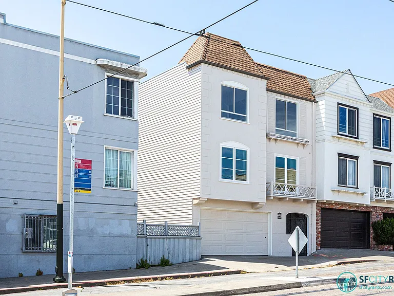 2017 Judah St — Photo 19