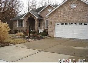 5th image of 8 Churchill Ct
