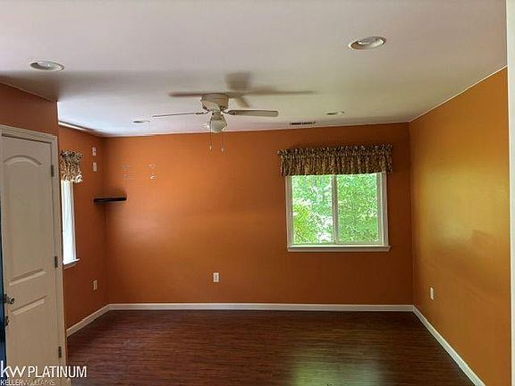 5th image of 9083 Island Dr