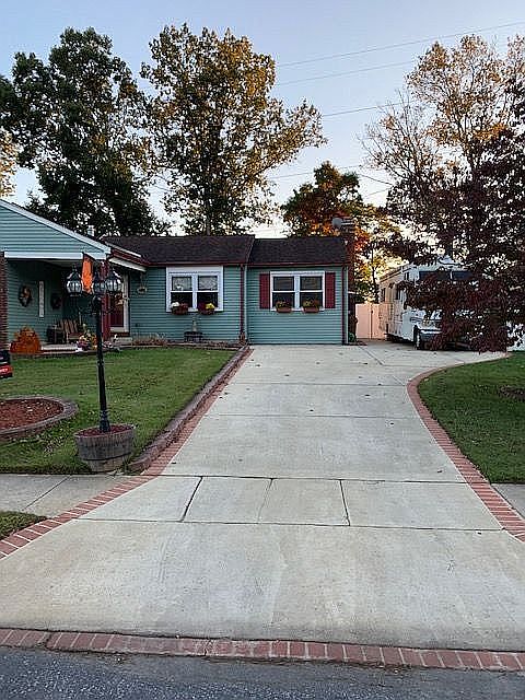 2nd image of 8 Mary Ellen Ln