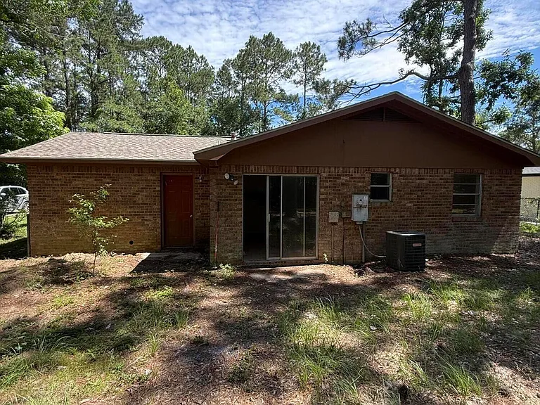 1616 Courtney Dr — Photo 2