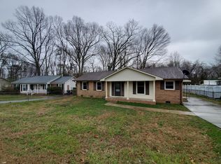 2303 Phoenix Dr, Greensboro, NC 27406