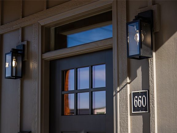 4th image of 660 W Price Ave