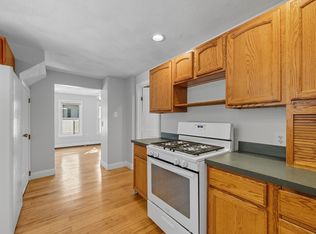 10 Mission Pl, Lowell, MA 01852