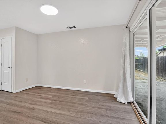 4th image of 2524 Pemberton Ct