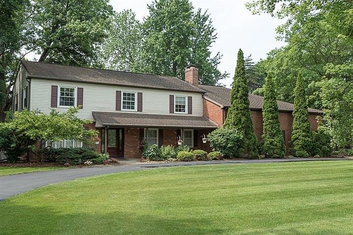 1st image of 3531 Surrey Dr