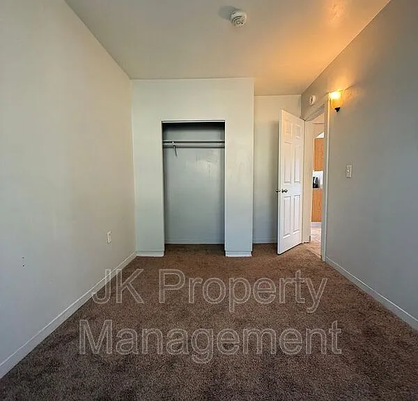 511 33rd St N — Photo 13