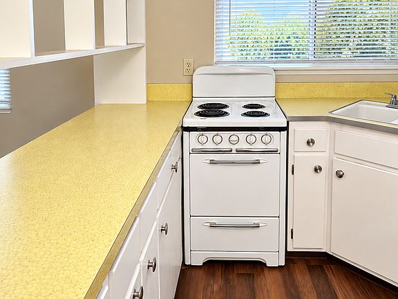 3rd image of 3015 F St APT 2