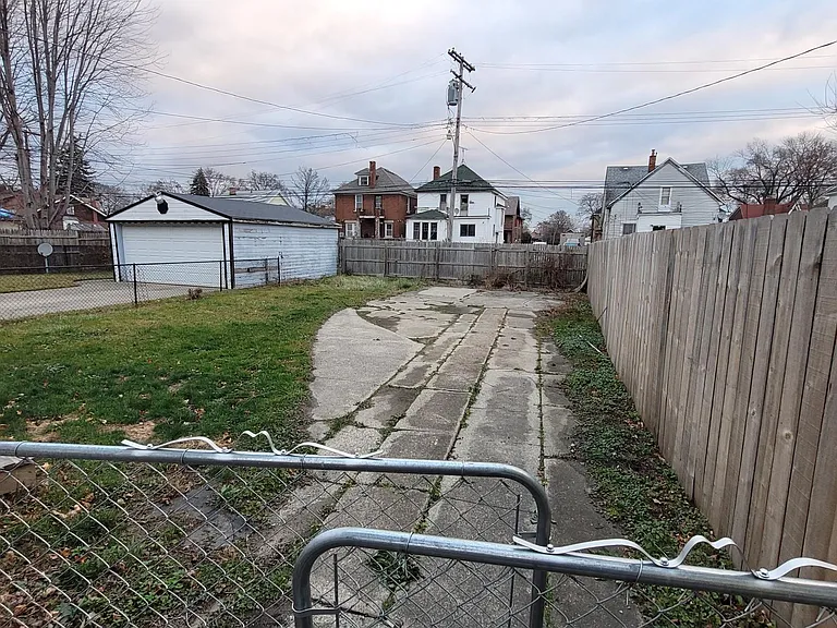4212 Seneca St — Photo 21