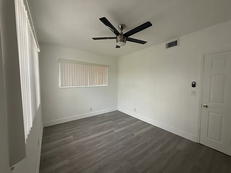 615 82nd St #3 — Photo 27